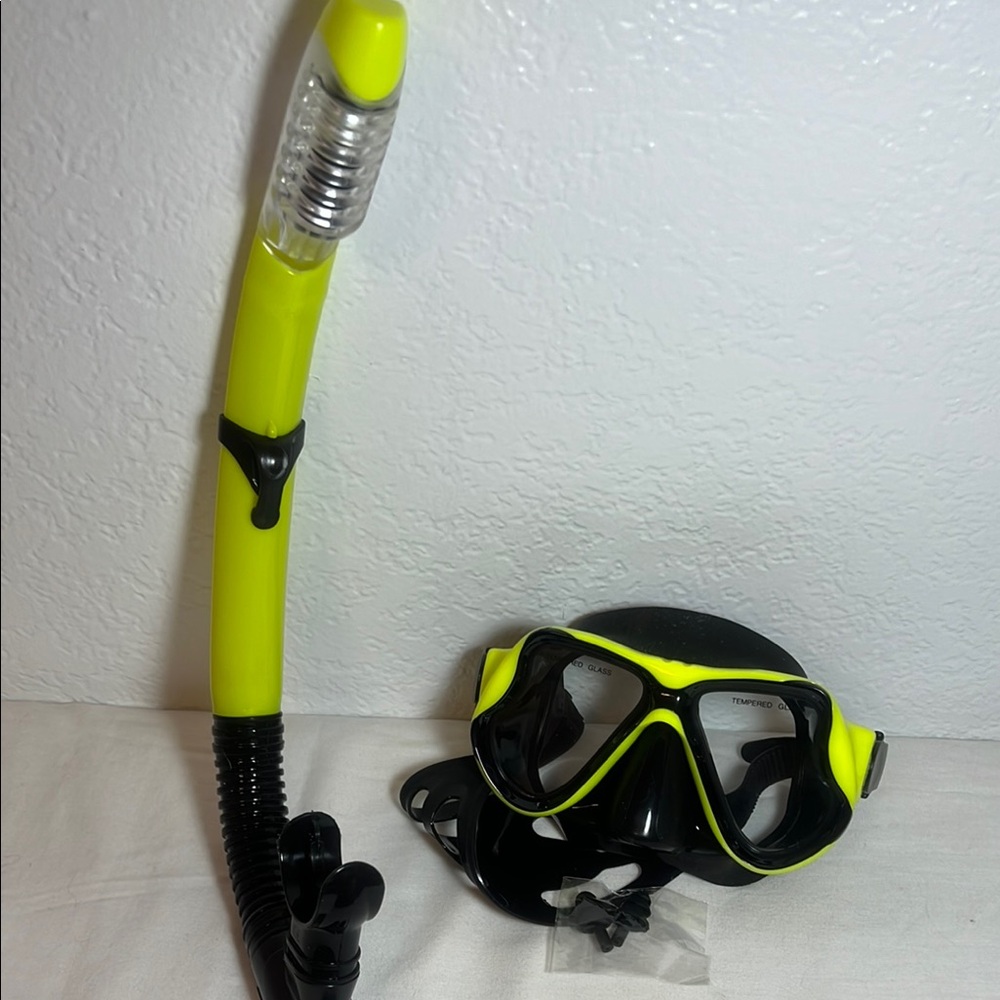 Yellow and Black Snorkel Set